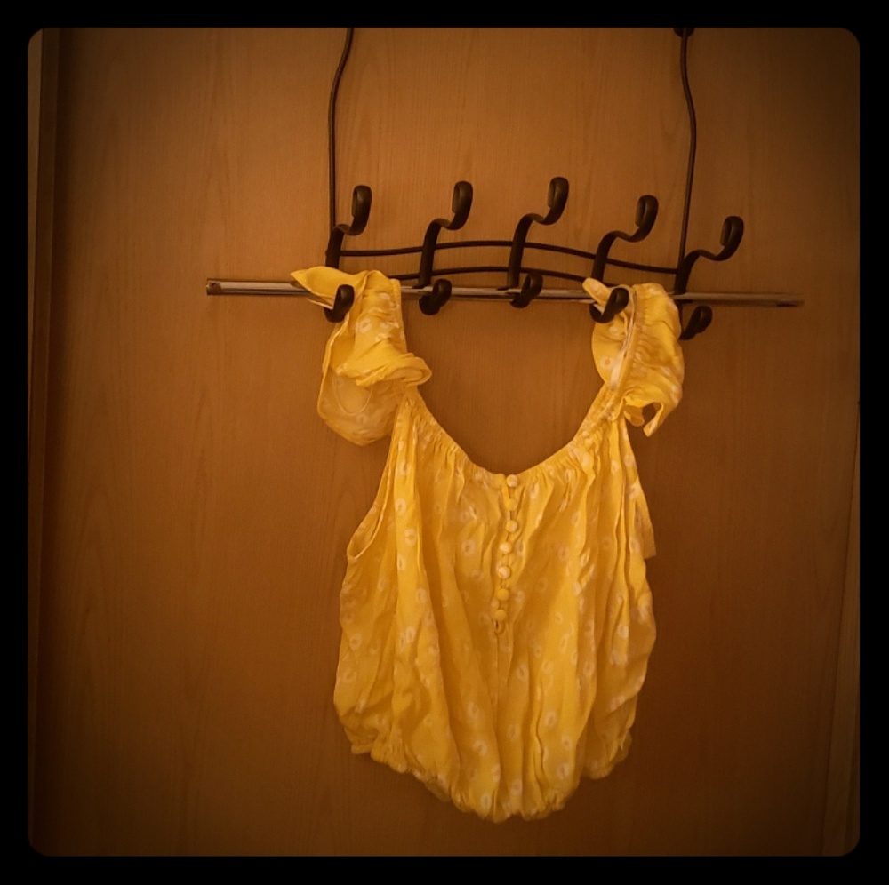 Forever 21 yellow crop top.